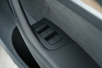https://vehicle-cdn.autoleague.cloud/30641_U513385_15.jpg