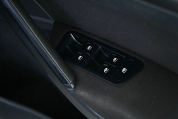 https://vehicle-cdn.autoleague.cloud/30641_U513405_16.jpg