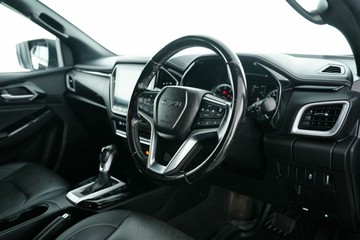 https://vehicle-cdn.autoleague.cloud/30641_U513420_18.jpg