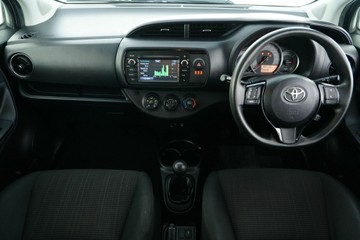 https://vehicle-cdn.autoleague.cloud/30641_U513426_12.jpg
