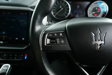https://vehicle-cdn.autoleague.cloud/30641_U513428_21.jpg