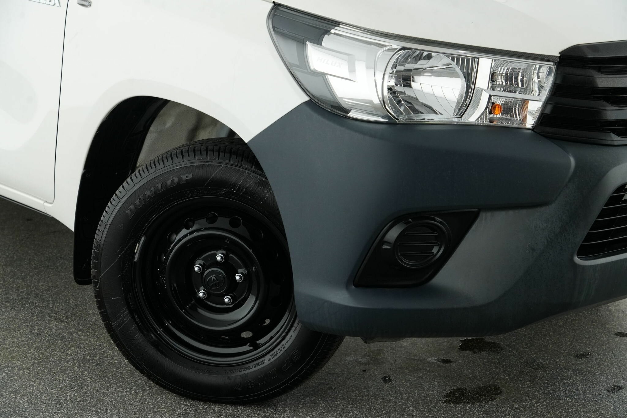 Toyota Hilux image 2