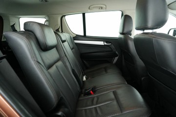 https://vehicle-cdn.autoleague.cloud/30641_U513442_13.jpg