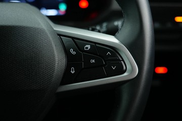 https://vehicle-cdn.autoleague.cloud/30641_U513446_16.jpg