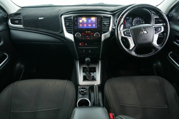 https://vehicle-cdn.autoleague.cloud/30641_U513447_12.jpg