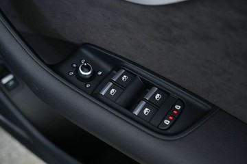 https://vehicle-cdn.autoleague.cloud/30641_U513448_15.jpg