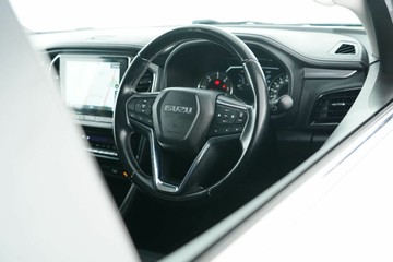 https://vehicle-cdn.autoleague.cloud/30641_U513492_12.jpg