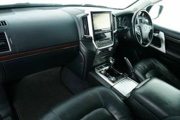 https://vehicle-cdn.autoleague.cloud/30641_U513510_26.jpg