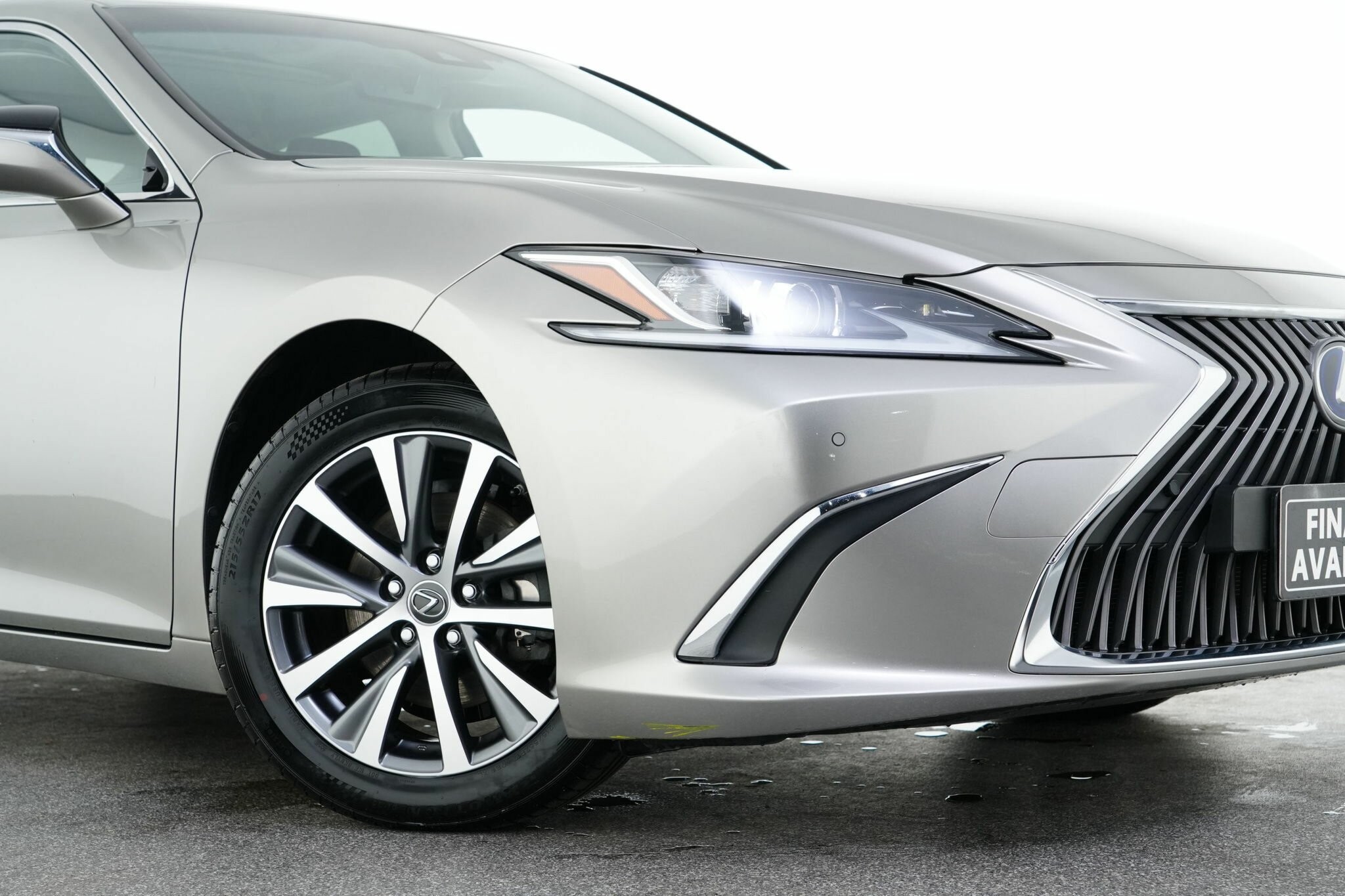 Lexus Es image 2