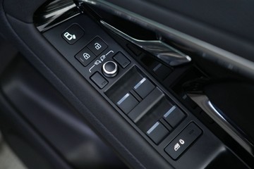https://vehicle-cdn.autoleague.cloud/30641_U513534_14.jpg