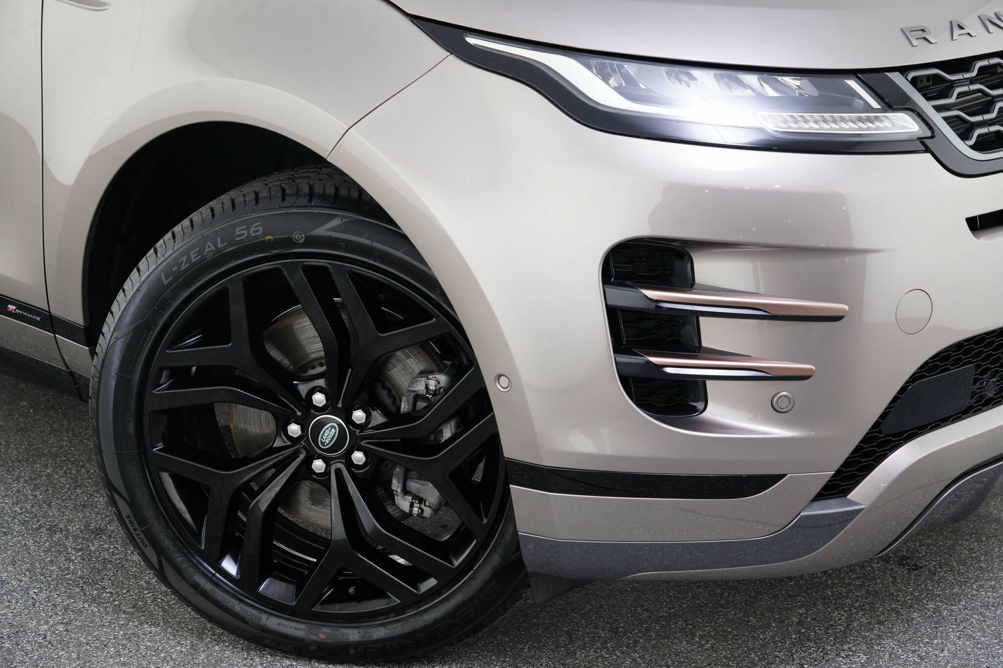 Land Rover Range Rover Evoque image 2