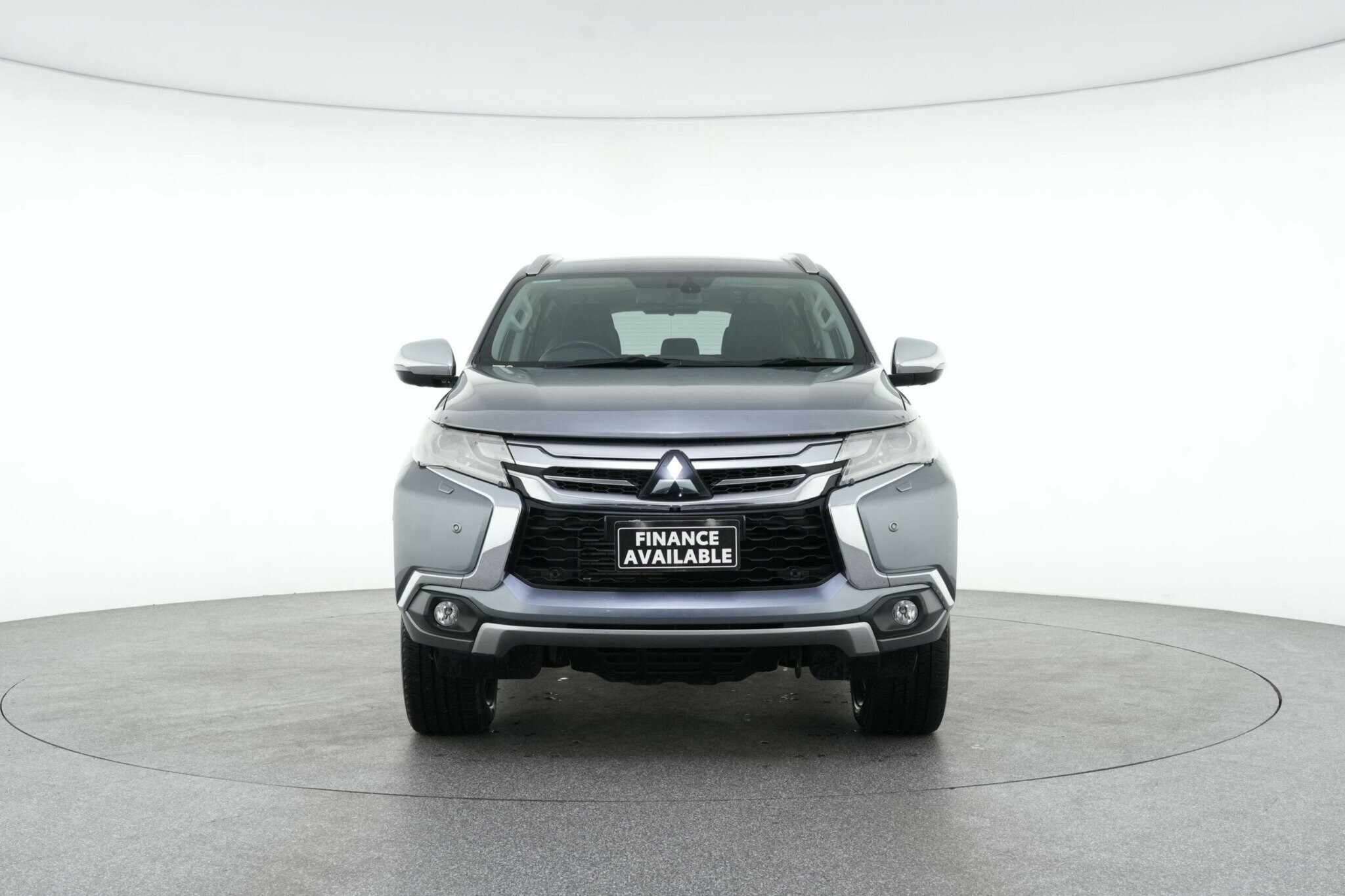 Mitsubishi Pajero Sport image 2