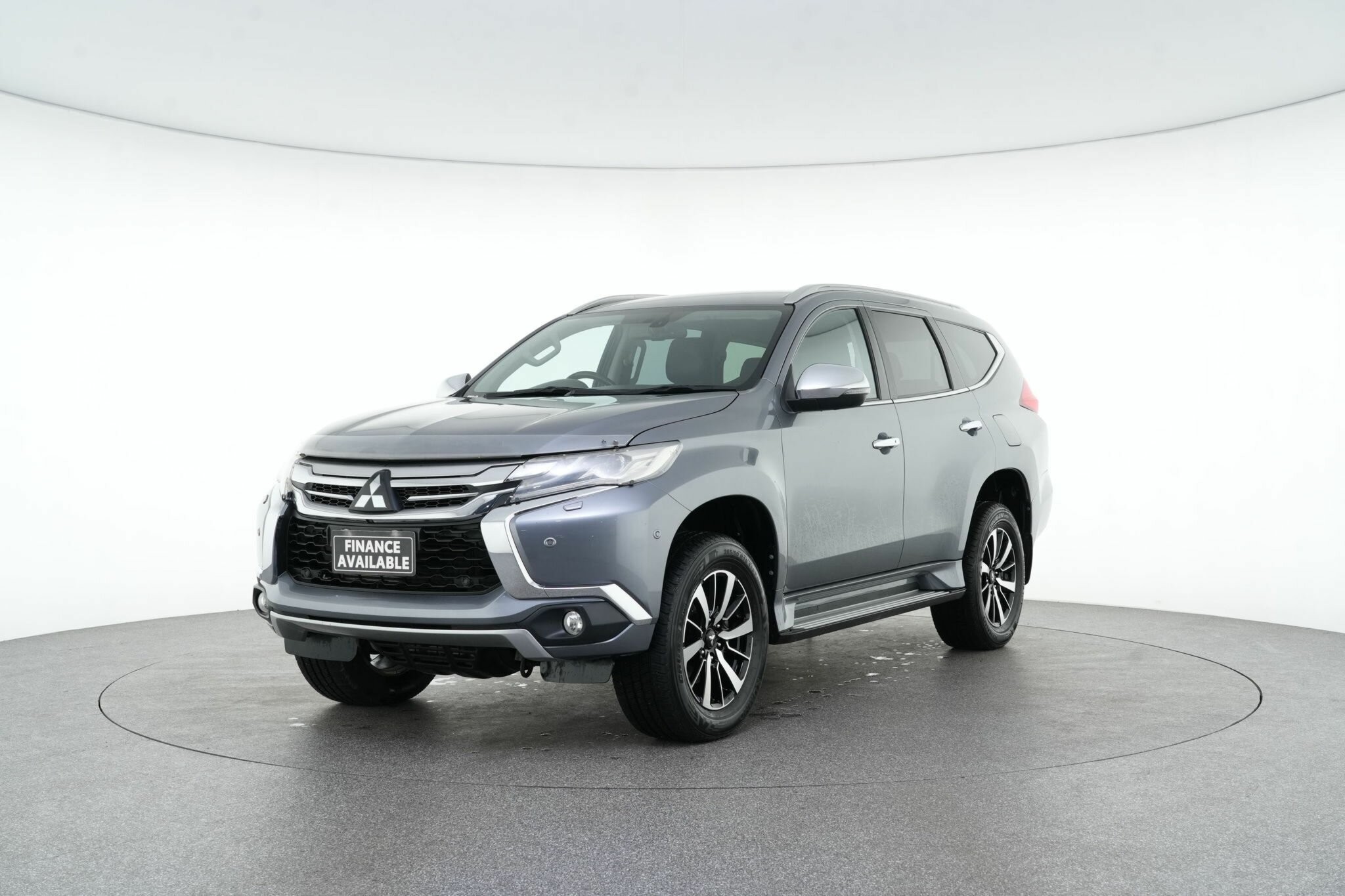 Mitsubishi Pajero Sport image 3