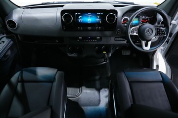 https://vehicle-cdn.autoleague.cloud/30641_U513543_13.jpg