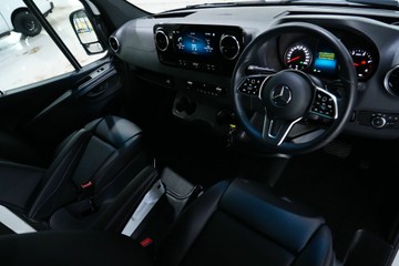 https://vehicle-cdn.autoleague.cloud/30641_U513543_15.jpg