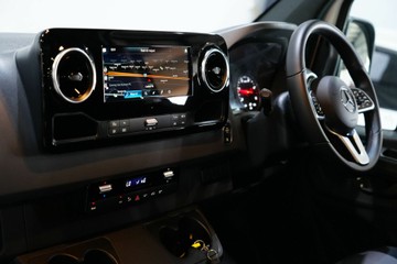 https://vehicle-cdn.autoleague.cloud/30641_U513543_23.jpg