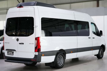 https://vehicle-cdn.autoleague.cloud/30641_U513543_7.jpg