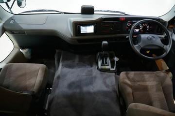 https://vehicle-cdn.autoleague.cloud/30641_U513549_13.jpg