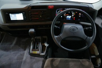 https://vehicle-cdn.autoleague.cloud/30641_U513549_17.jpg