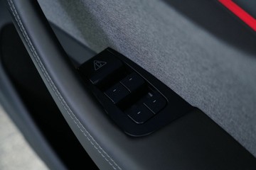 https://vehicle-cdn.autoleague.cloud/30641_U513558_15.jpg