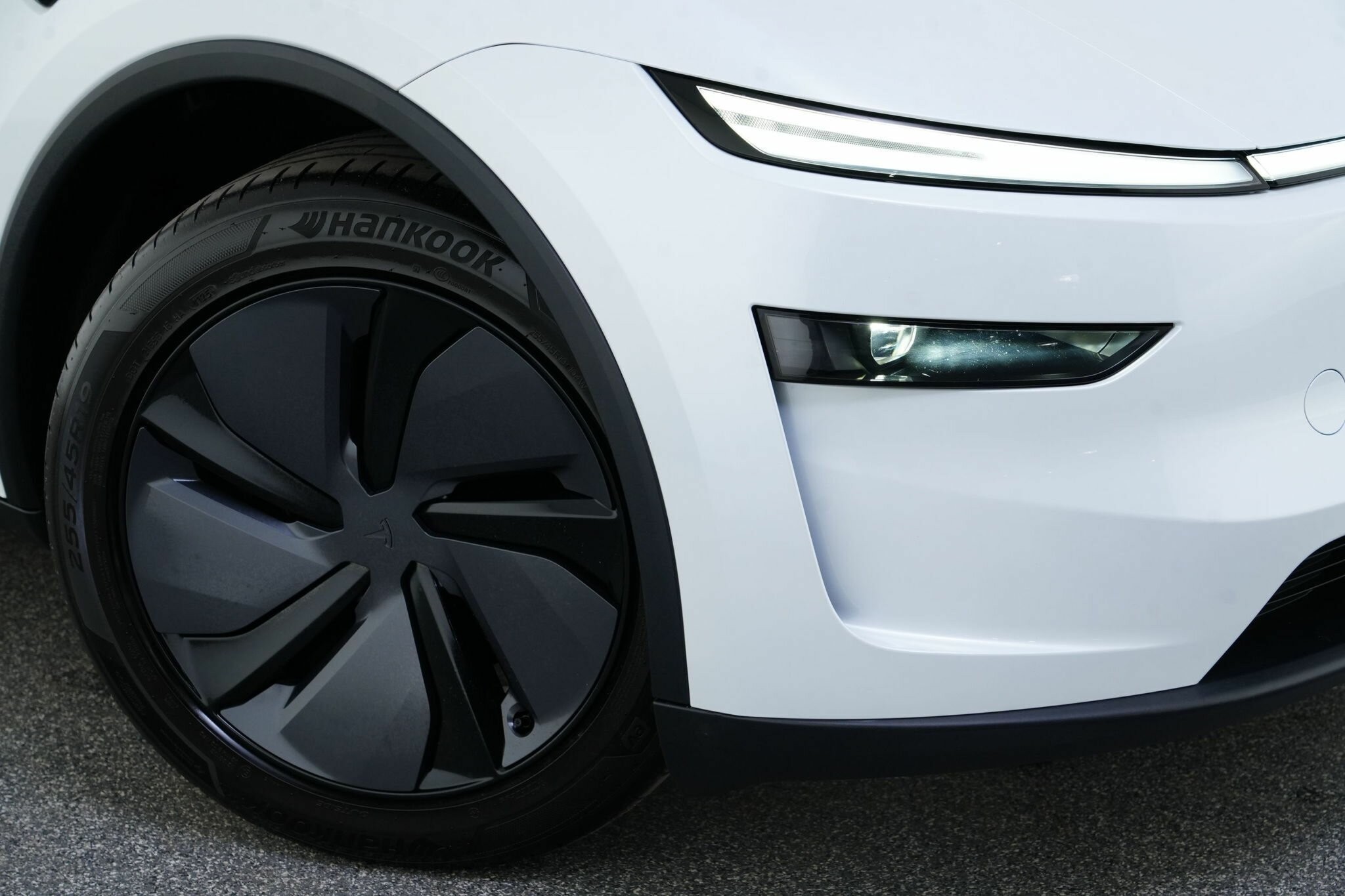 Tesla Model Y image 2