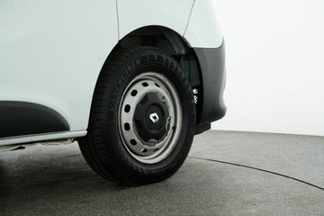 https://vehicle-cdn.autoleague.cloud/30641_U513565_8.jpg