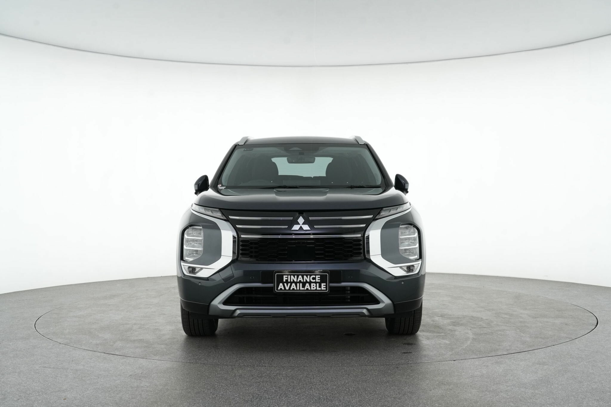 Mitsubishi Outlander image 3