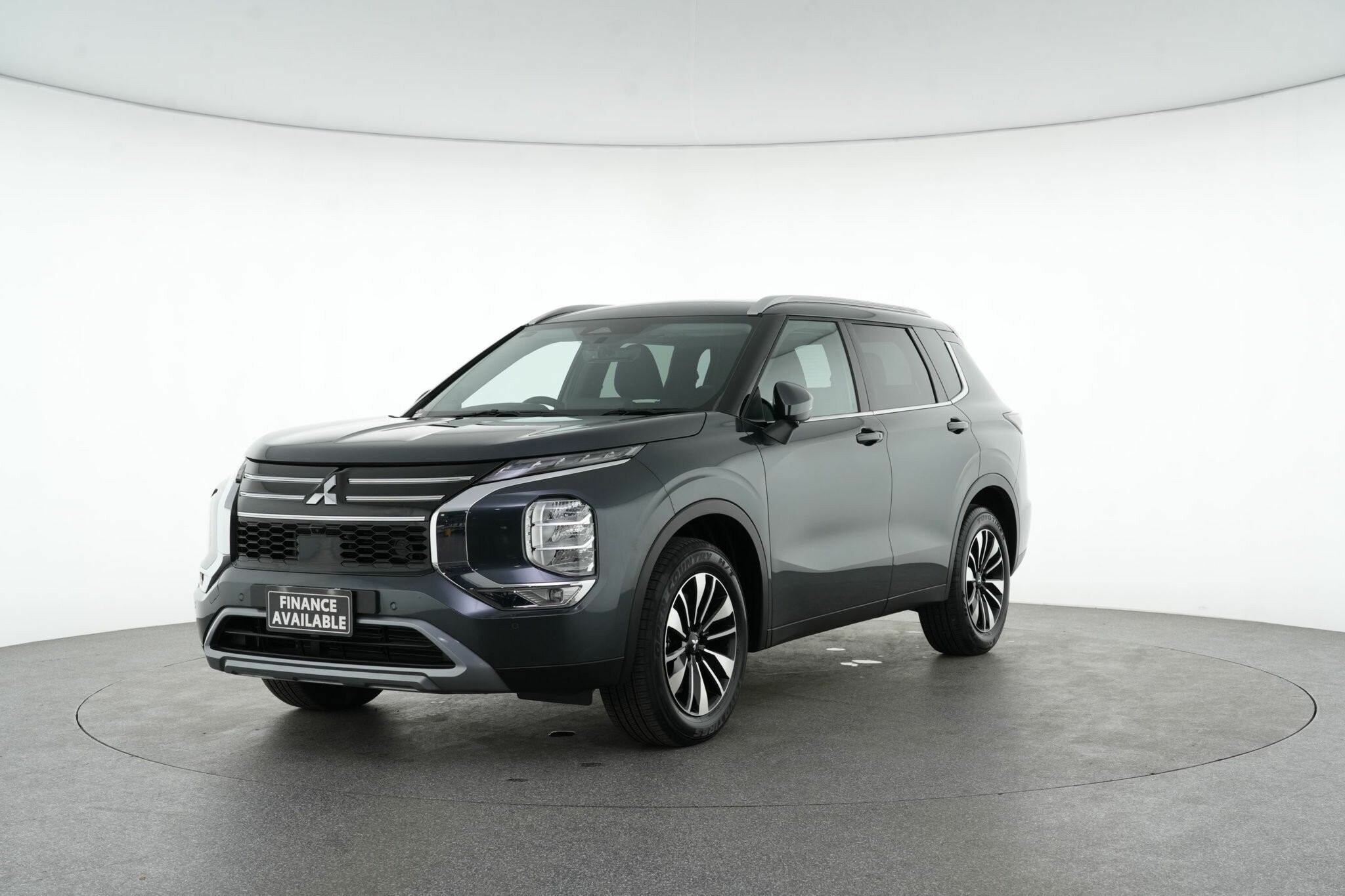Mitsubishi Outlander image 4