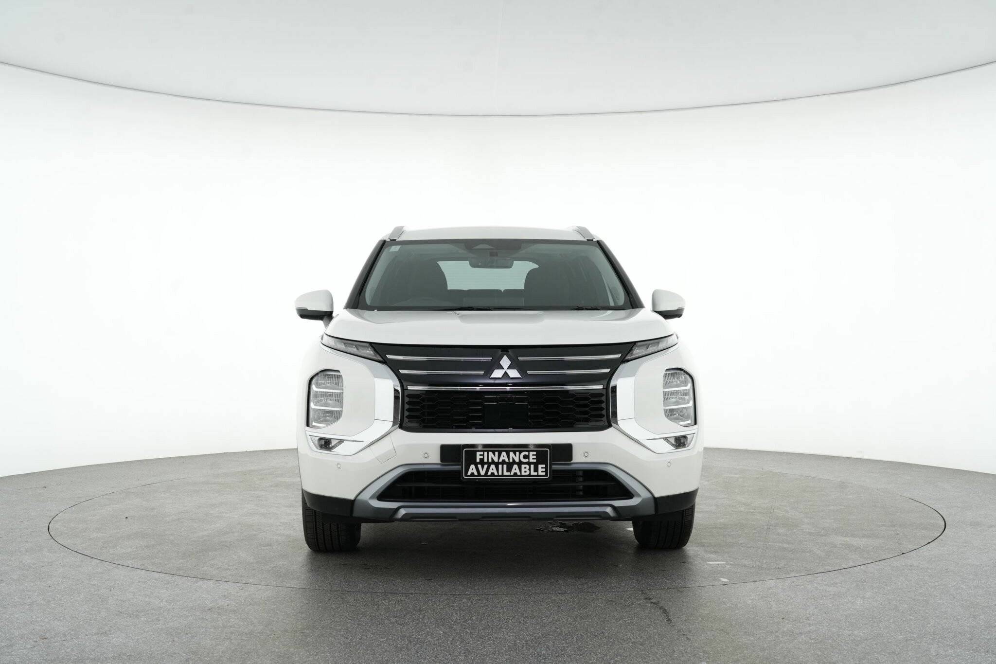Mitsubishi Outlander image 3