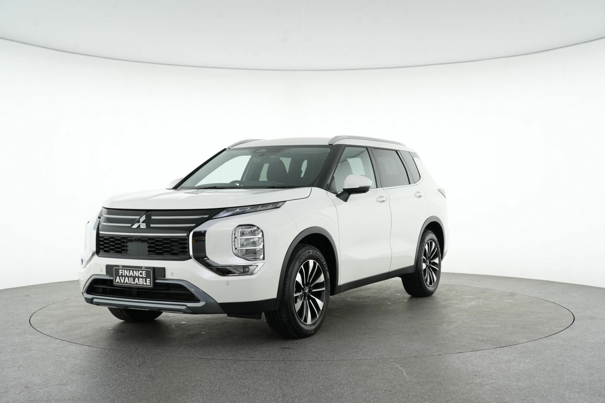 Mitsubishi Outlander image 4