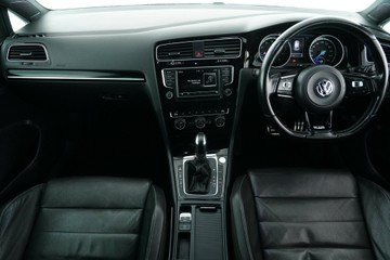 https://vehicle-cdn.autoleague.cloud/30641_U513575_12.jpg