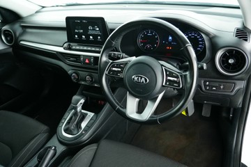 https://vehicle-cdn.autoleague.cloud/30641_U513588_16.jpg