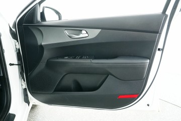 https://vehicle-cdn.autoleague.cloud/30641_U513588_17.jpg
