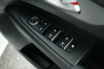 https://vehicle-cdn.autoleague.cloud/30641_U513588_18.jpg