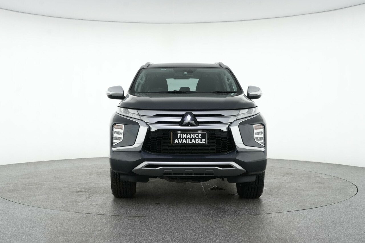 Mitsubishi Pajero Sport image 2