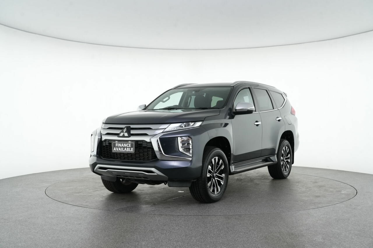 Mitsubishi Pajero Sport image 3