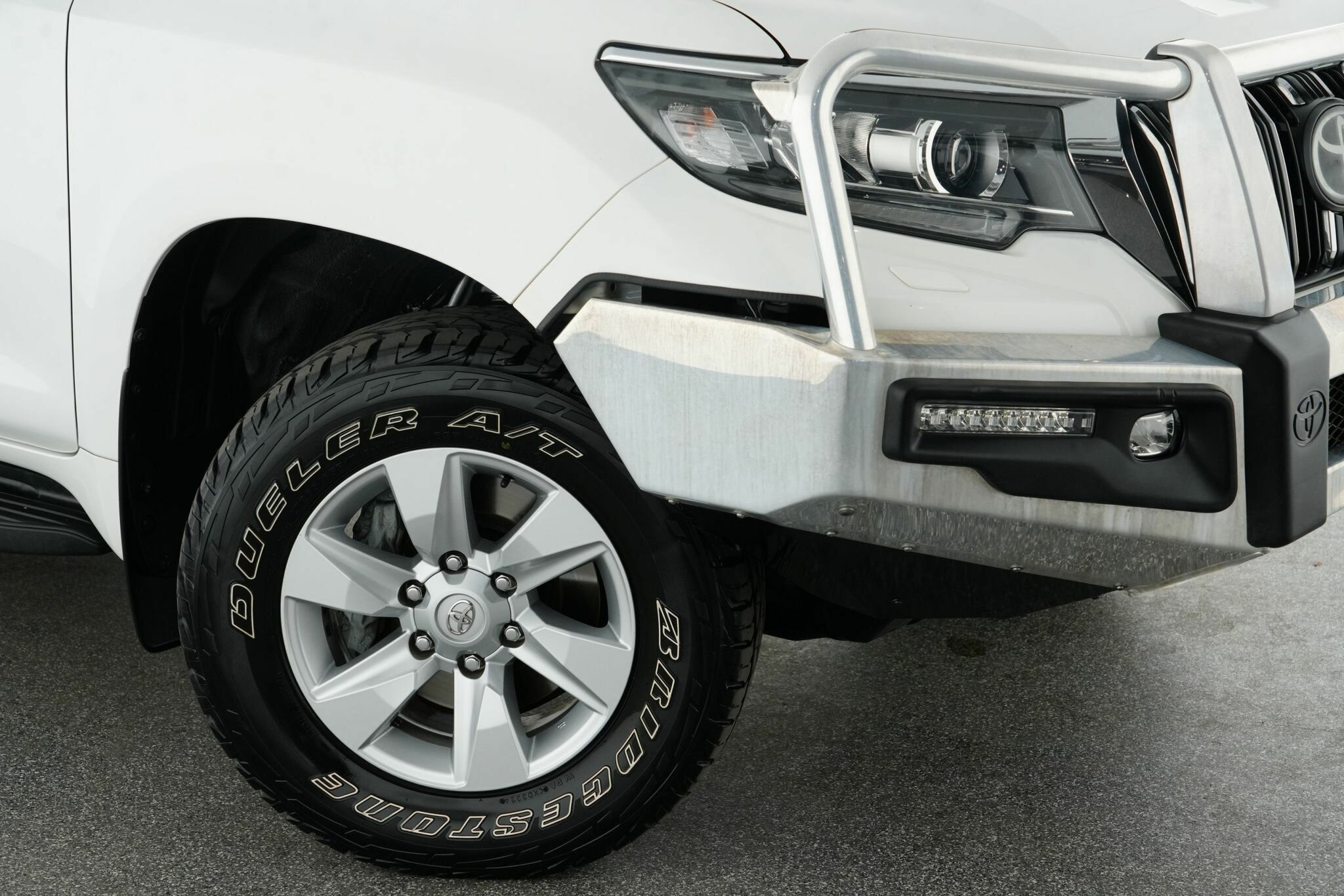 Toyota Landcruiser Prado image 2
