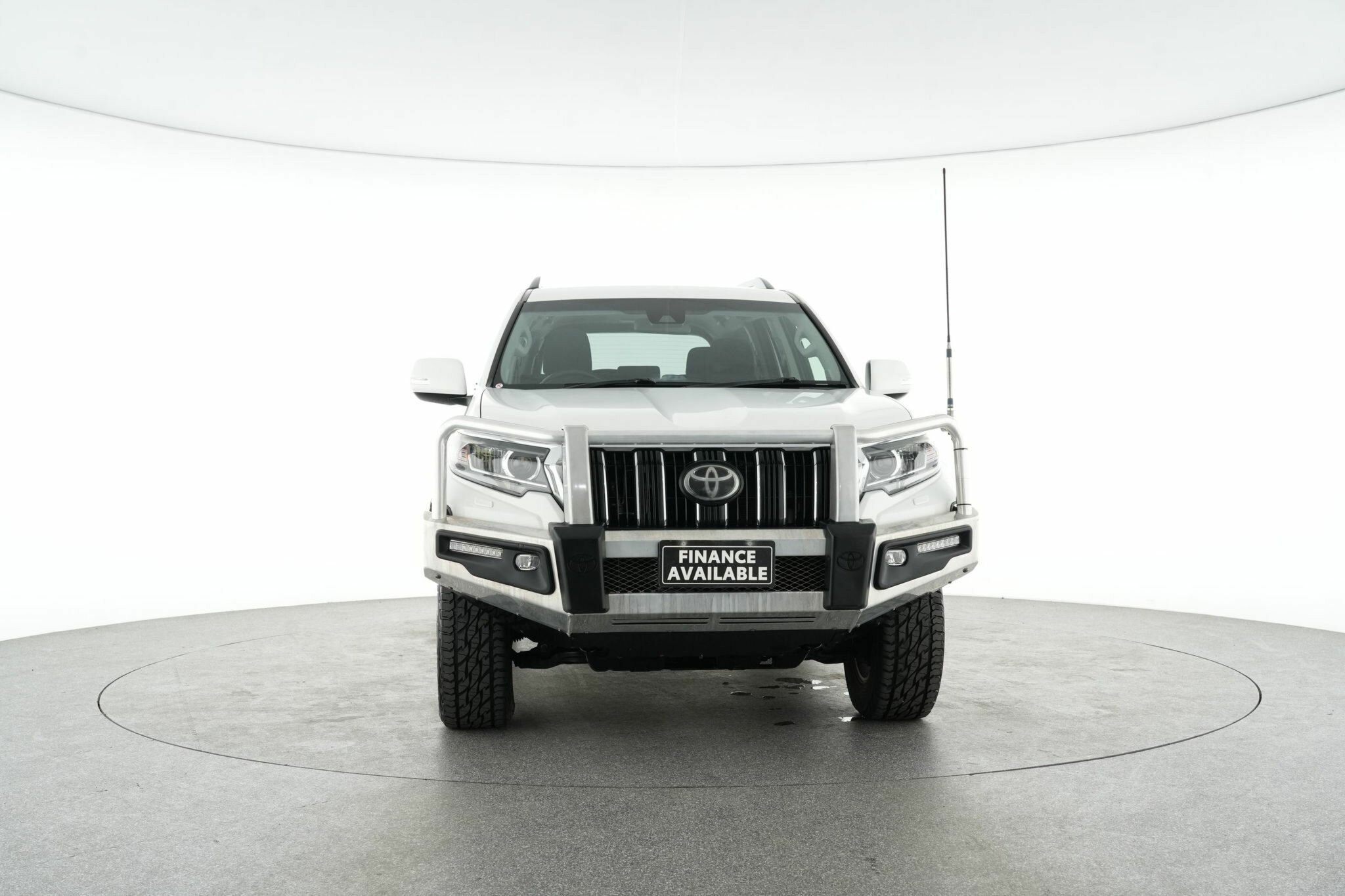 Toyota Landcruiser Prado image 3