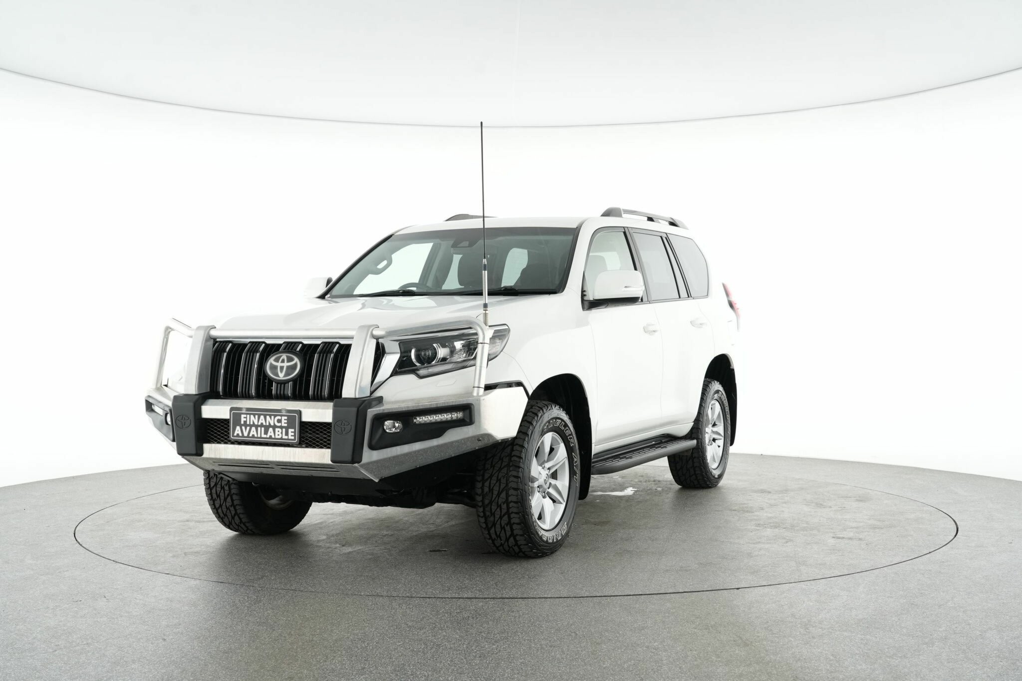 Toyota Landcruiser Prado image 4