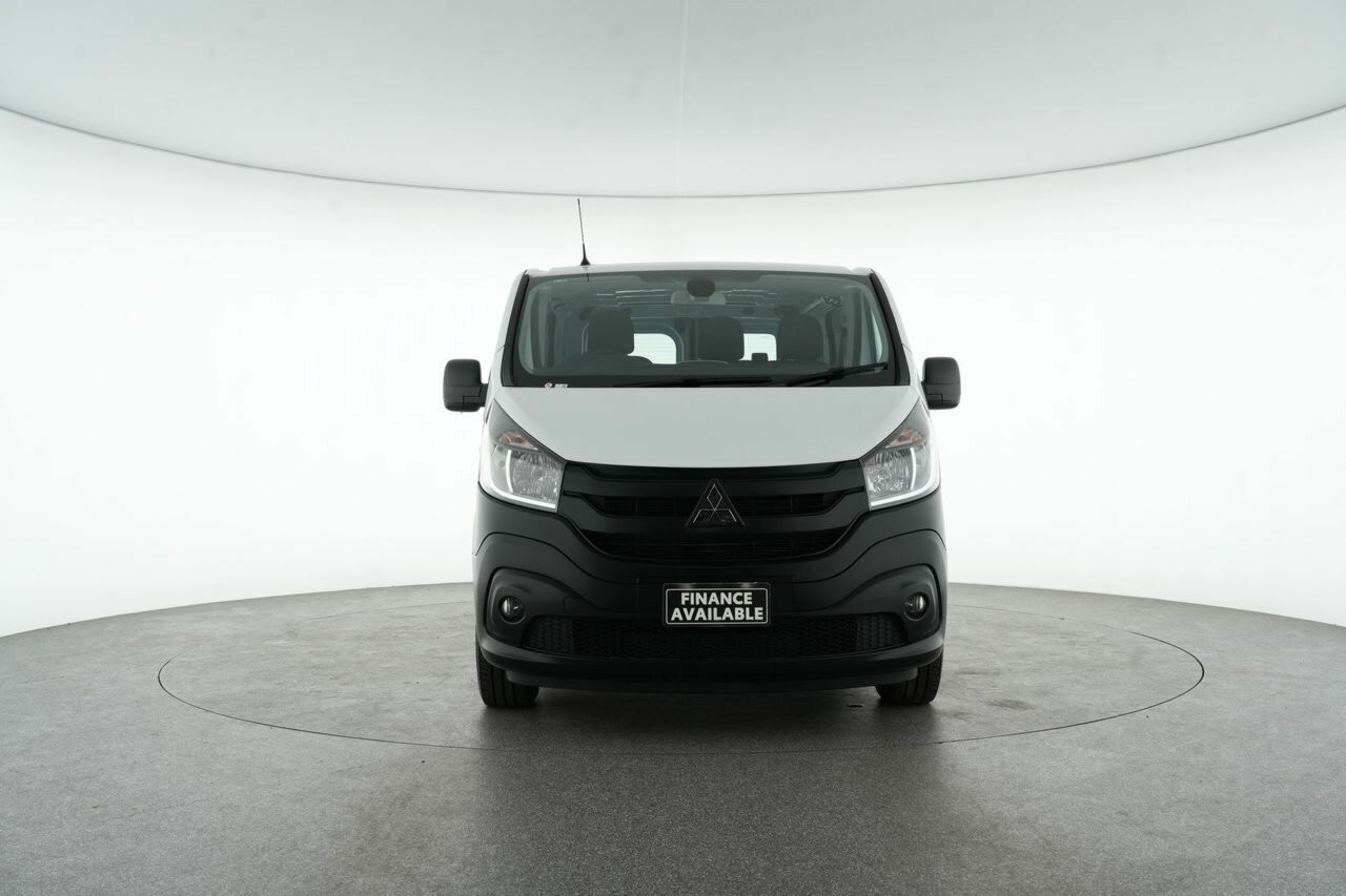 Mitsubishi Express image 3