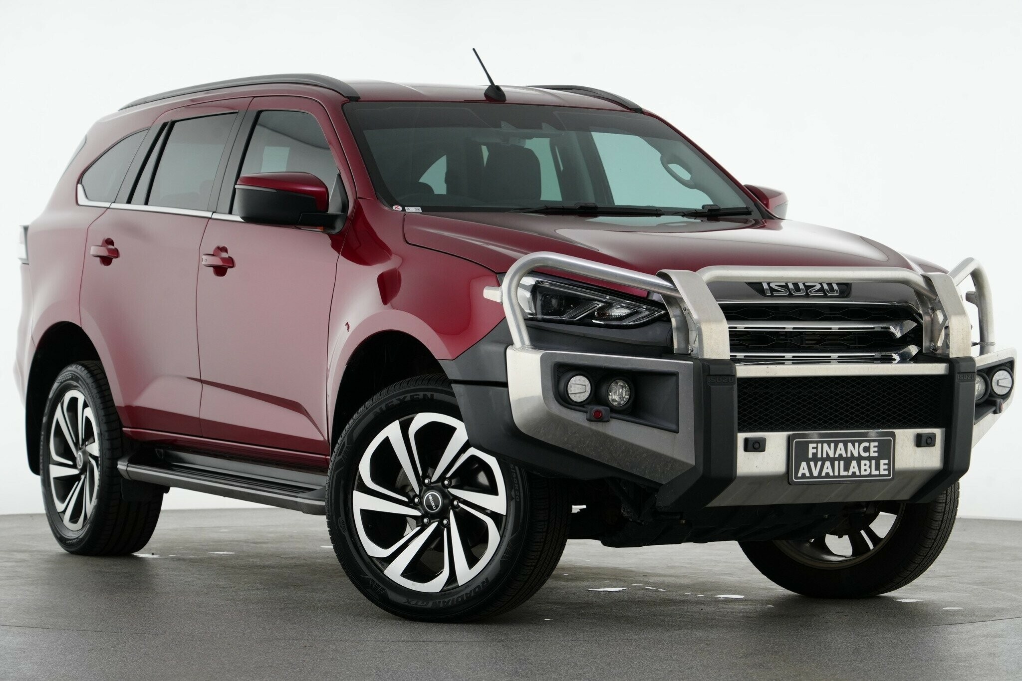 Isuzu Mu-x image 1