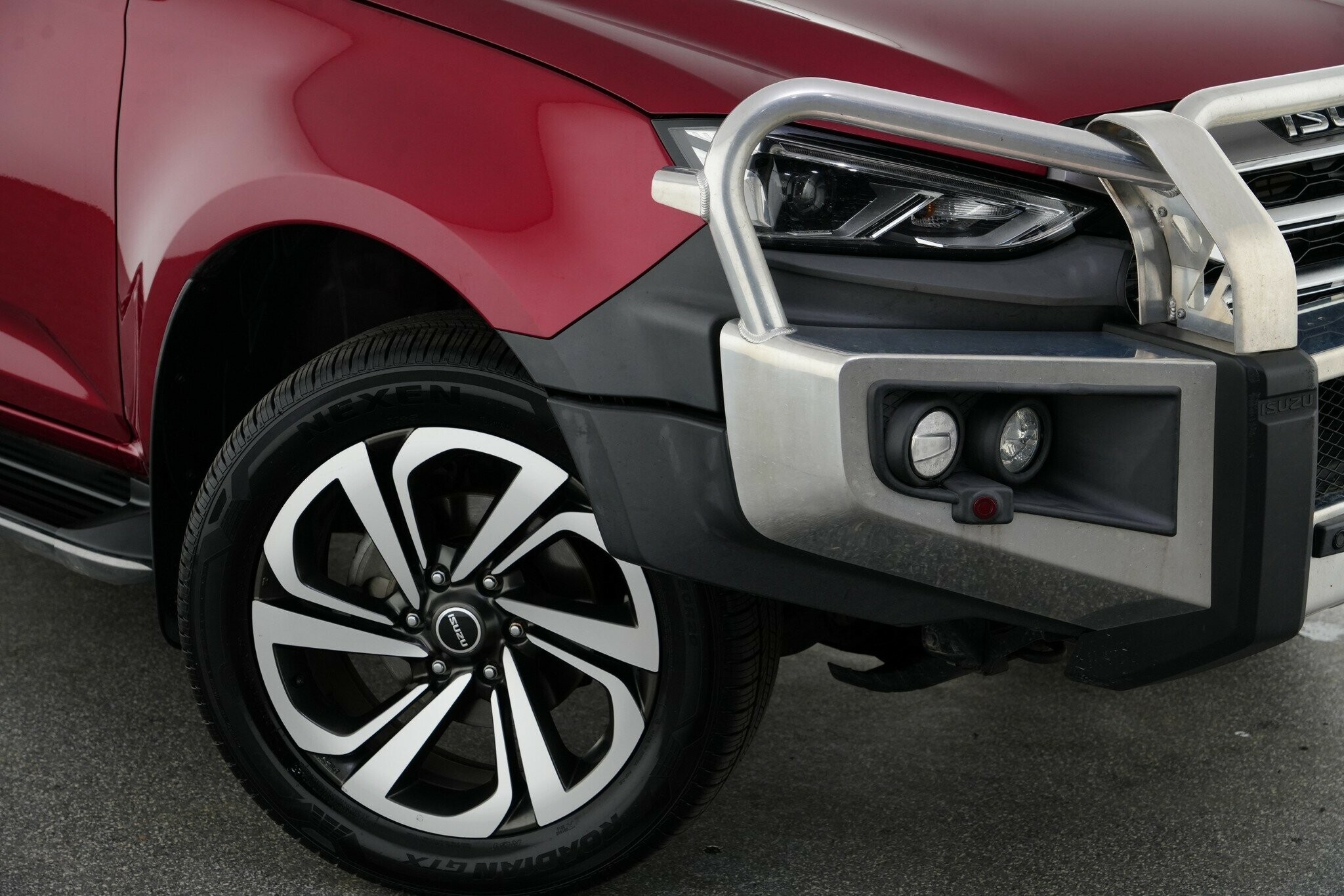 Isuzu Mu-x image 2