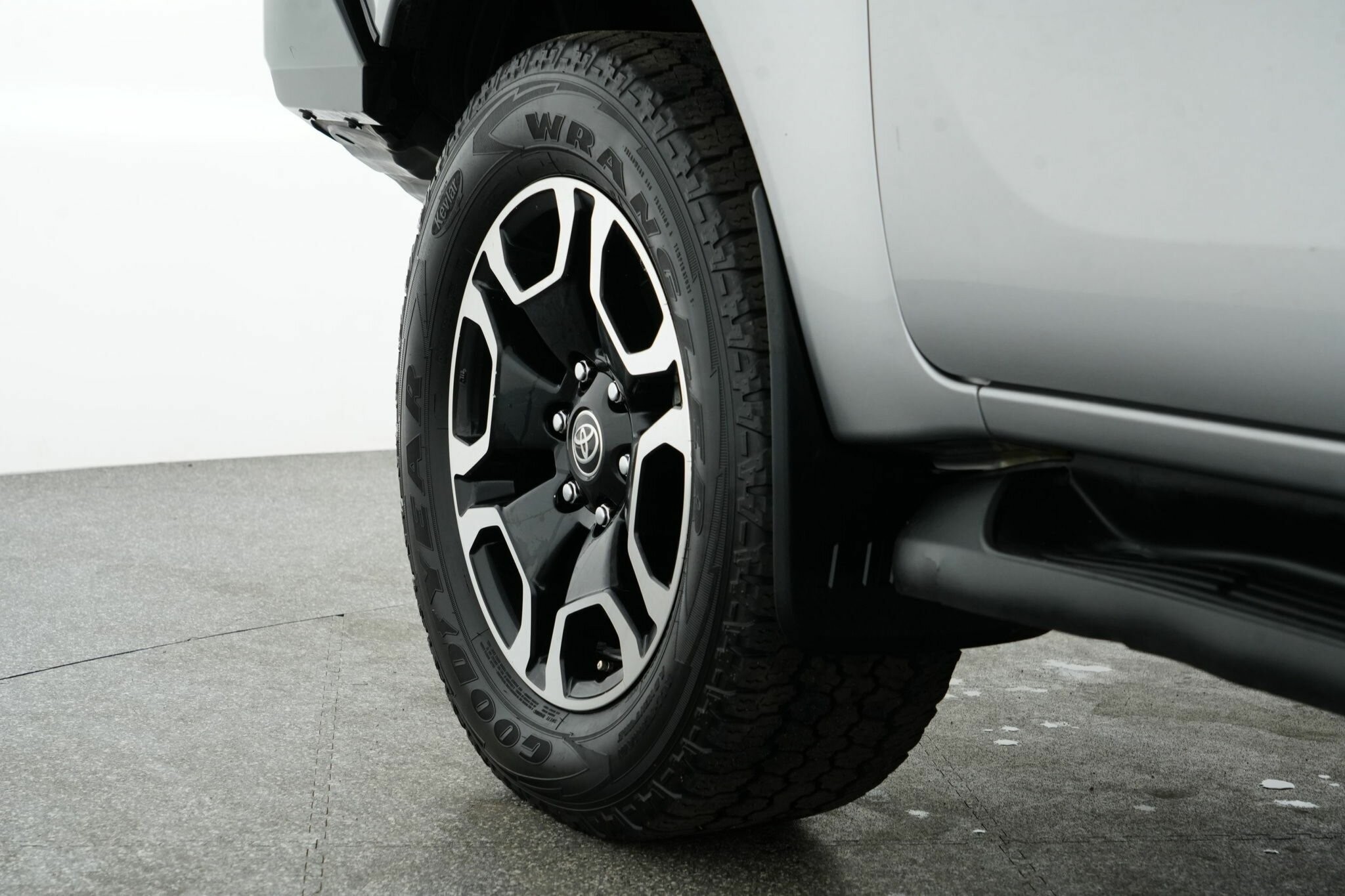 Toyota Hilux image 4