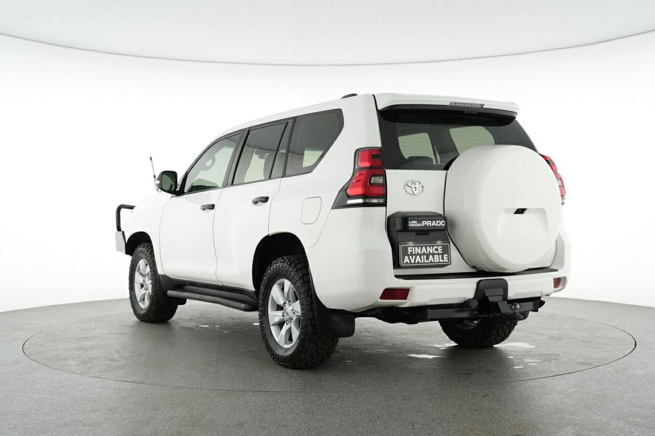 Toyota Landcruiser Prado image 4
