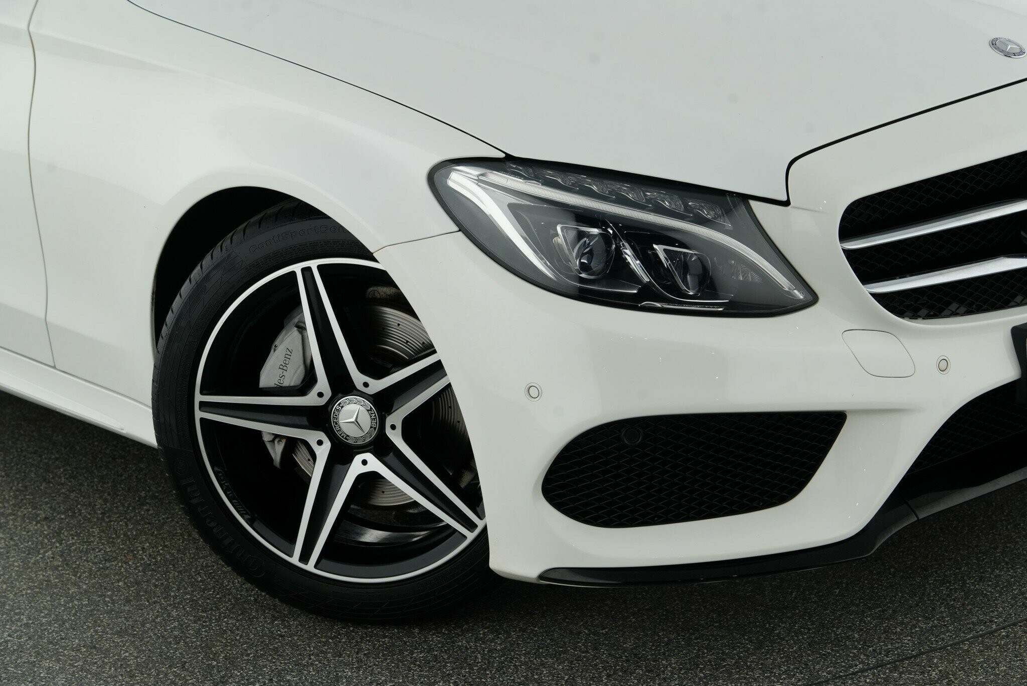 Mercedes Benz C-class image 2