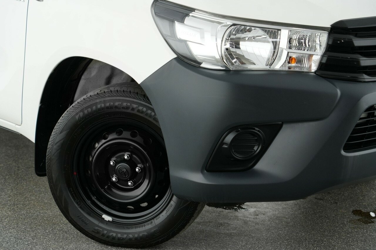 Toyota Hilux image 2