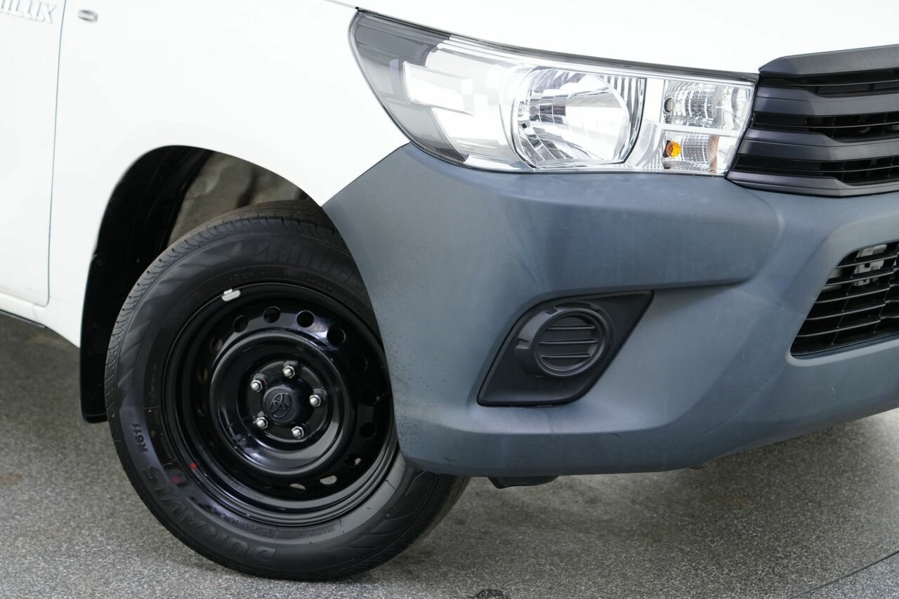 Toyota Hilux image 2