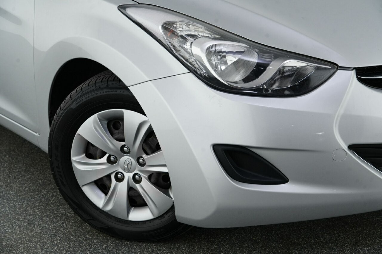 Hyundai Elantra image 2