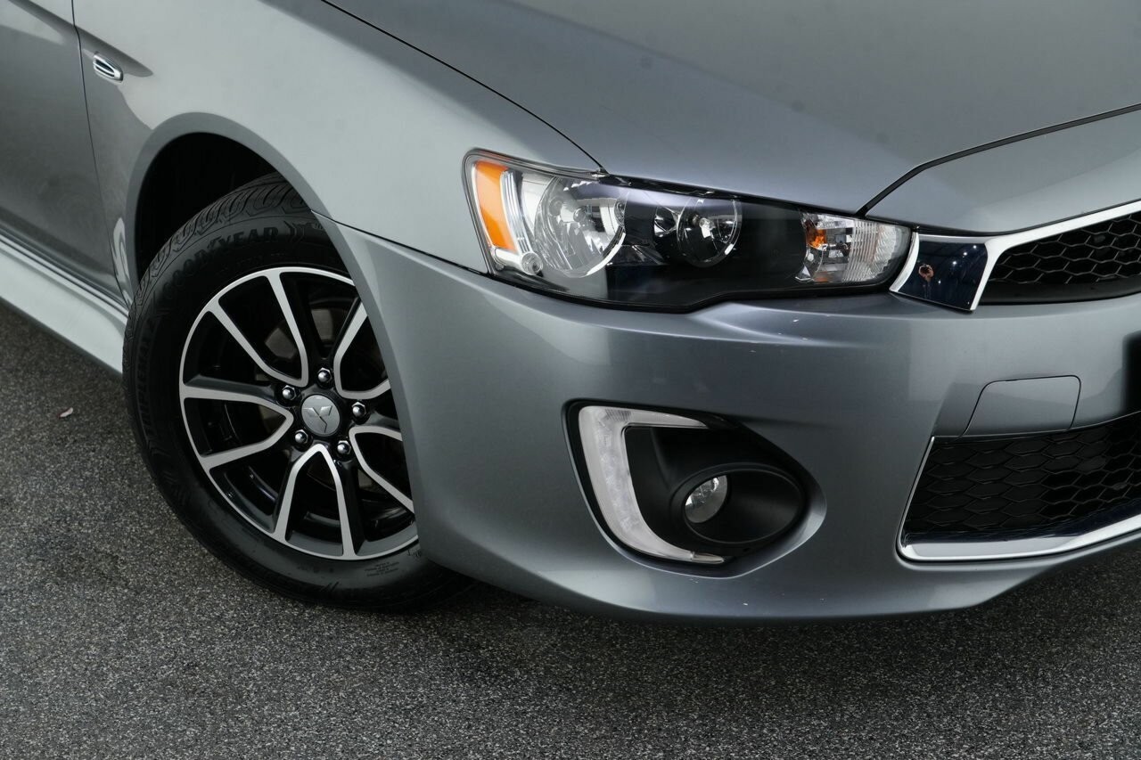 Mitsubishi Lancer image 2
