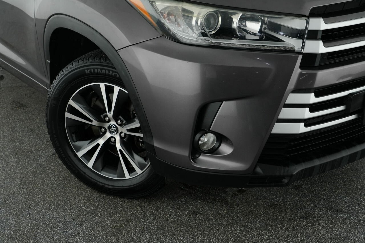 Toyota Kluger image 2